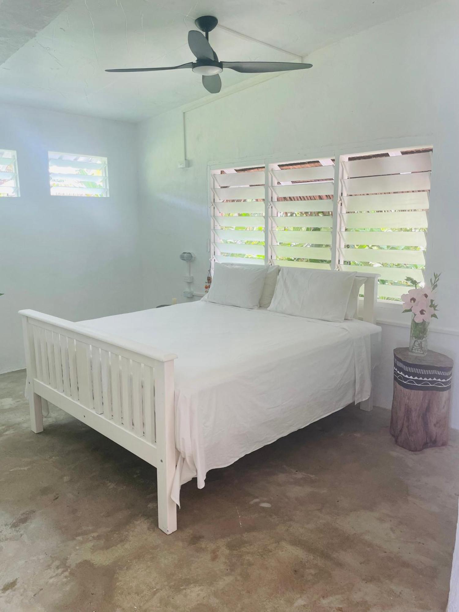 Banana Bay Beach Club Bed and Breakfast Eton Εξωτερικό φωτογραφία