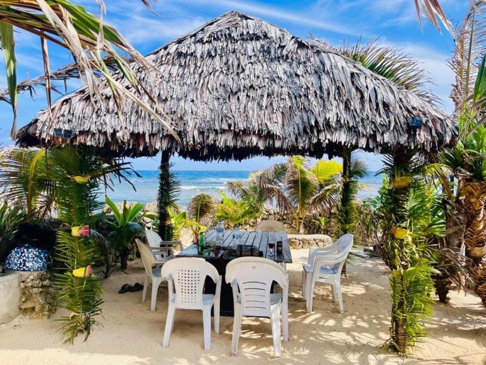 Banana Bay Beach Club Bed and Breakfast Eton Εξωτερικό φωτογραφία