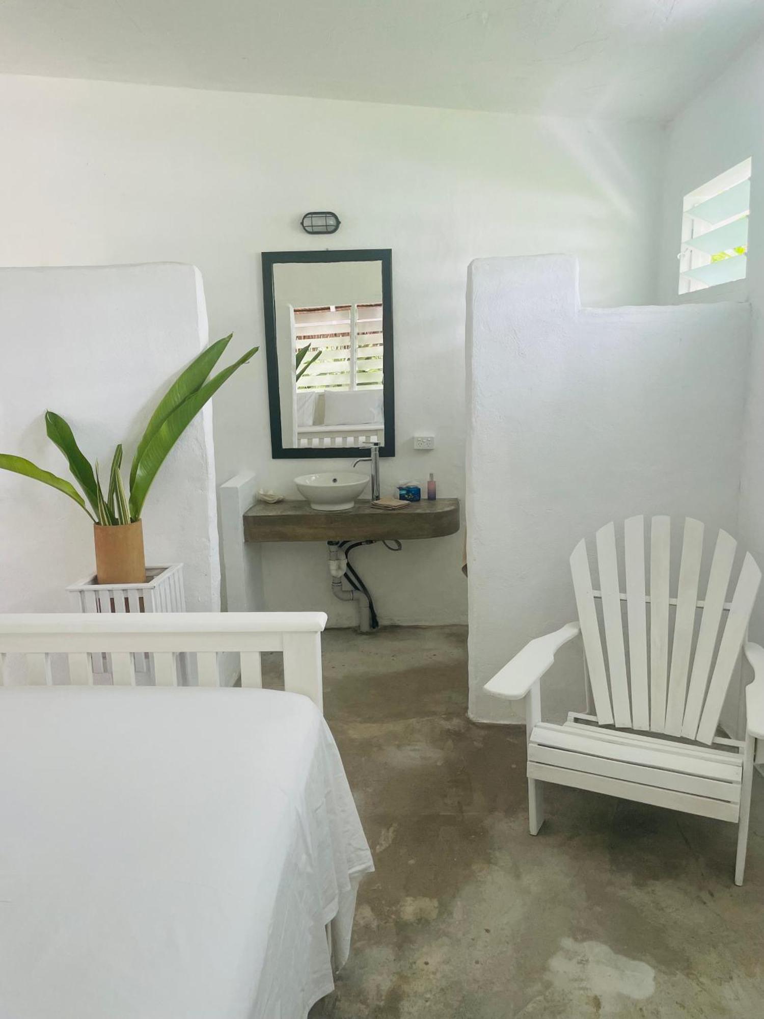 Banana Bay Beach Club Bed and Breakfast Eton Εξωτερικό φωτογραφία
