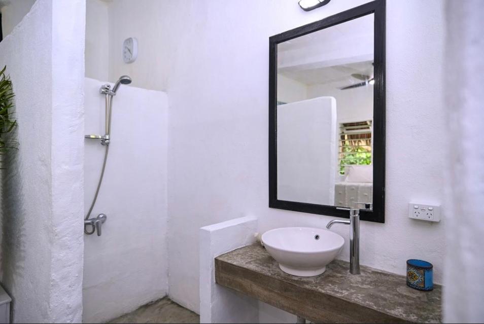 Banana Bay Beach Club Bed and Breakfast Eton Εξωτερικό φωτογραφία